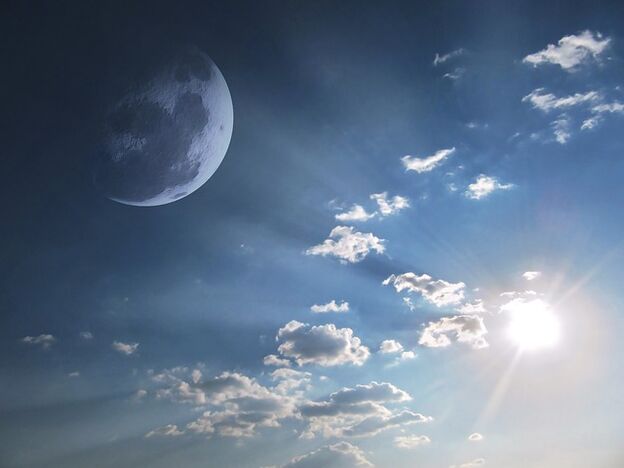 A enerxía da lúa e do sol úsase para limpar o amuleto