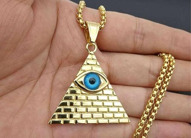Amuleto masónico (ollo que todo o ve) en forma de colar para a riqueza